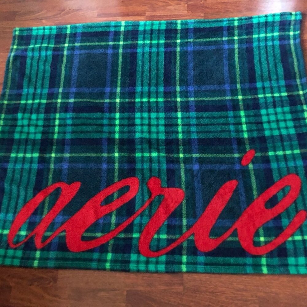 aerie Tartan Patterned Plush Blanket Throw Plaid